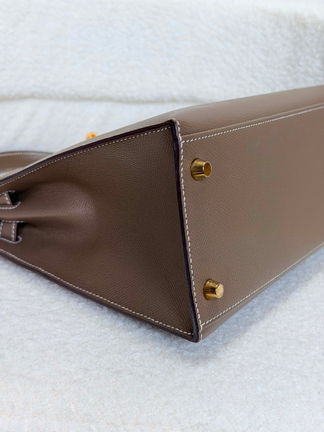 HERMÈS Kelly 28 Etoupe Epsom Sellier GHW Stamp Y 2020