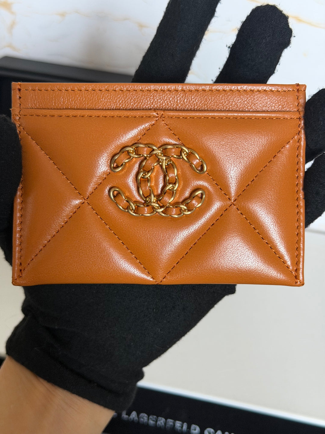 CHANEL 21A Pumpkin Spice Lambskin 19 Flat Card Holder 2021