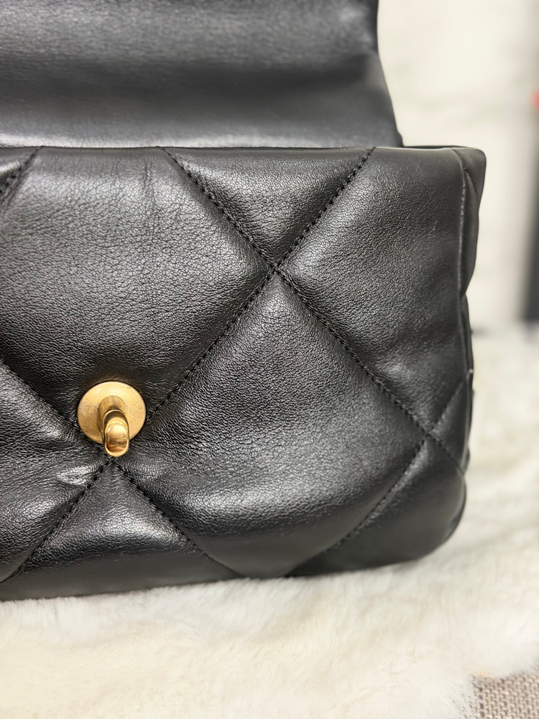 CHANEL series 31 Black Lambskin Mixed HW 19 Flap Bag size SMALL
