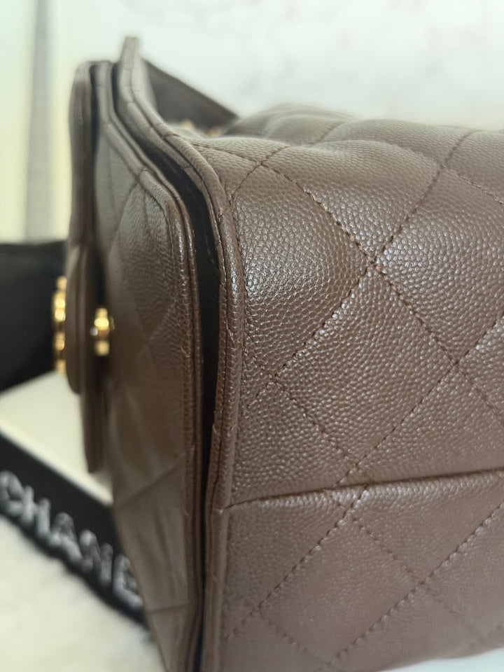 CHANEL 26B Chocolate brown Caviar LGHW 25 Hobo Bag size Small 2026