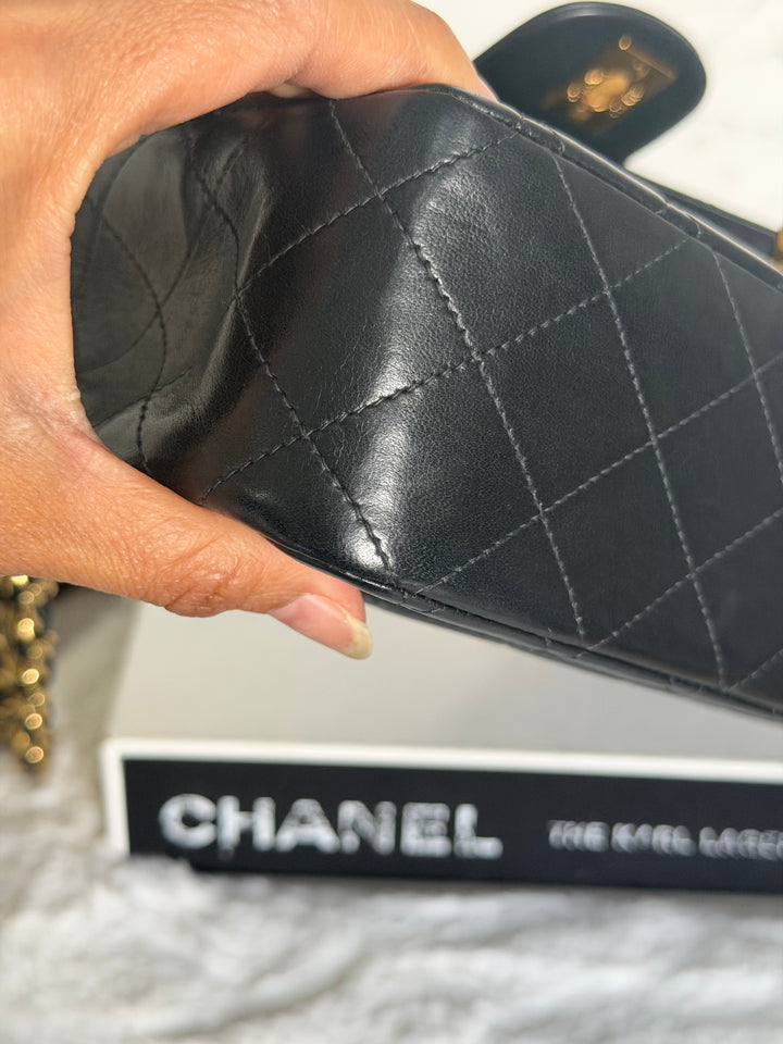 CHANEL series 6 Black Lambskin 24K GHW Vintage Medium ML Timeless Classic Double Flap Bag circa 2000-2002
