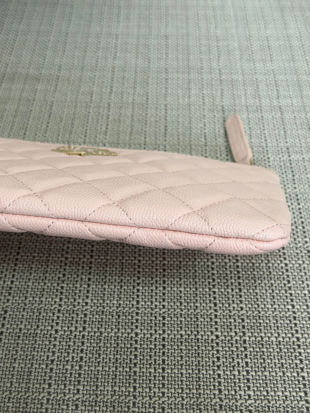 CHANEL series 32 Pink Caviar Crystal CC LGHW Small O Case Pouch