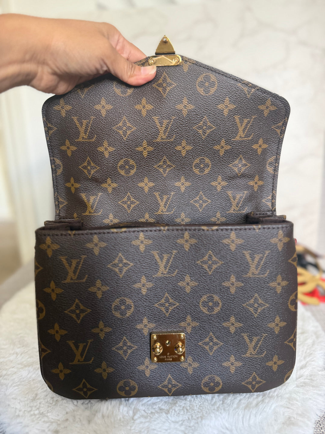 LOUIS VUITTON LV Pochette Metis Monogram Bag 2024