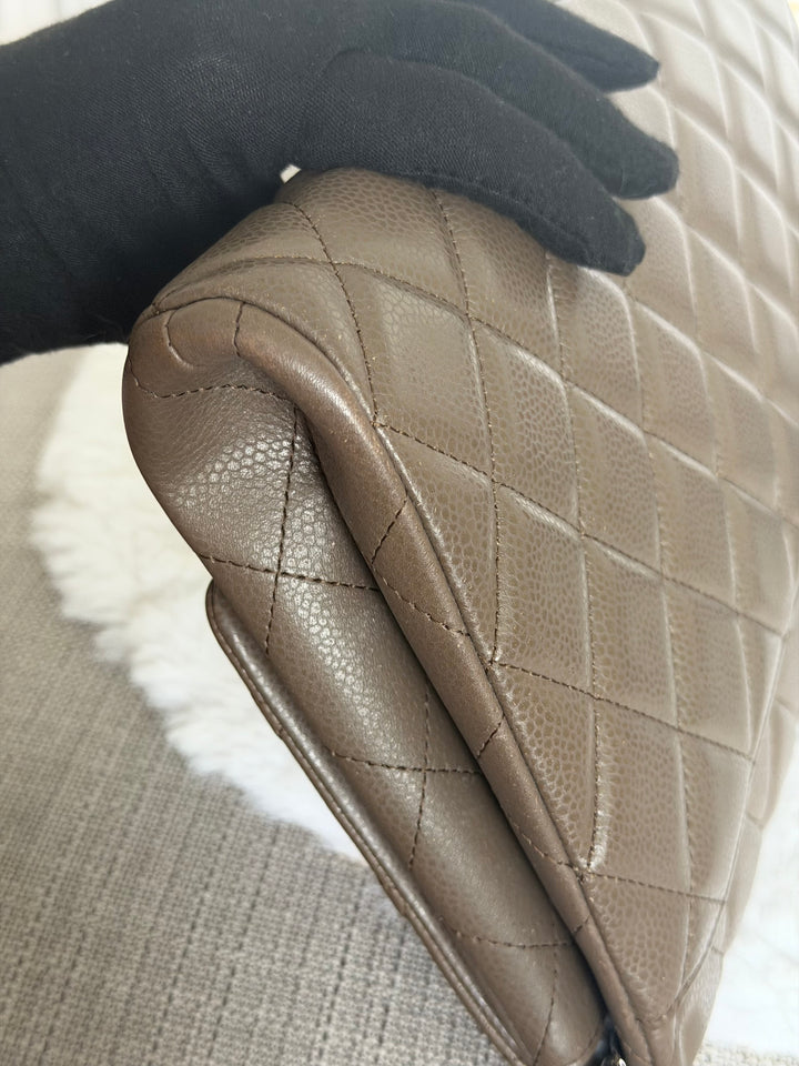 CHANEL series 17 Khaki Caviar SHW Classic Clutch with Chain