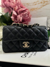 Load image into Gallery viewer, Chanel series 24 17B 2017 Fall/Winter Collection Black caviar LGHW Mini Rectangular Flap Bag with Burgundy Leather lining
