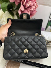 Load image into Gallery viewer, Chanel series 24 17B 2017 Fall/Winter Collection Black caviar LGHW Mini Rectangular Flap Bag with Burgundy Leather lining
