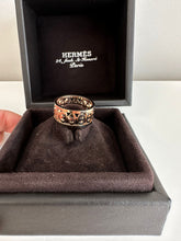 Load image into Gallery viewer, Hermes Chaine d&#39;ancre Divine ring, small model- Rose gold
