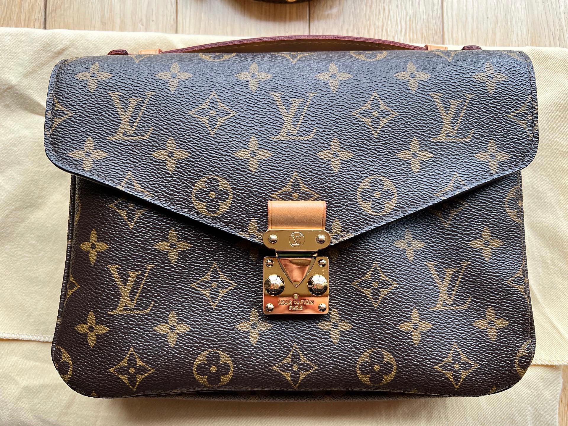 Louis Vuitton Pochette Metis Monogram