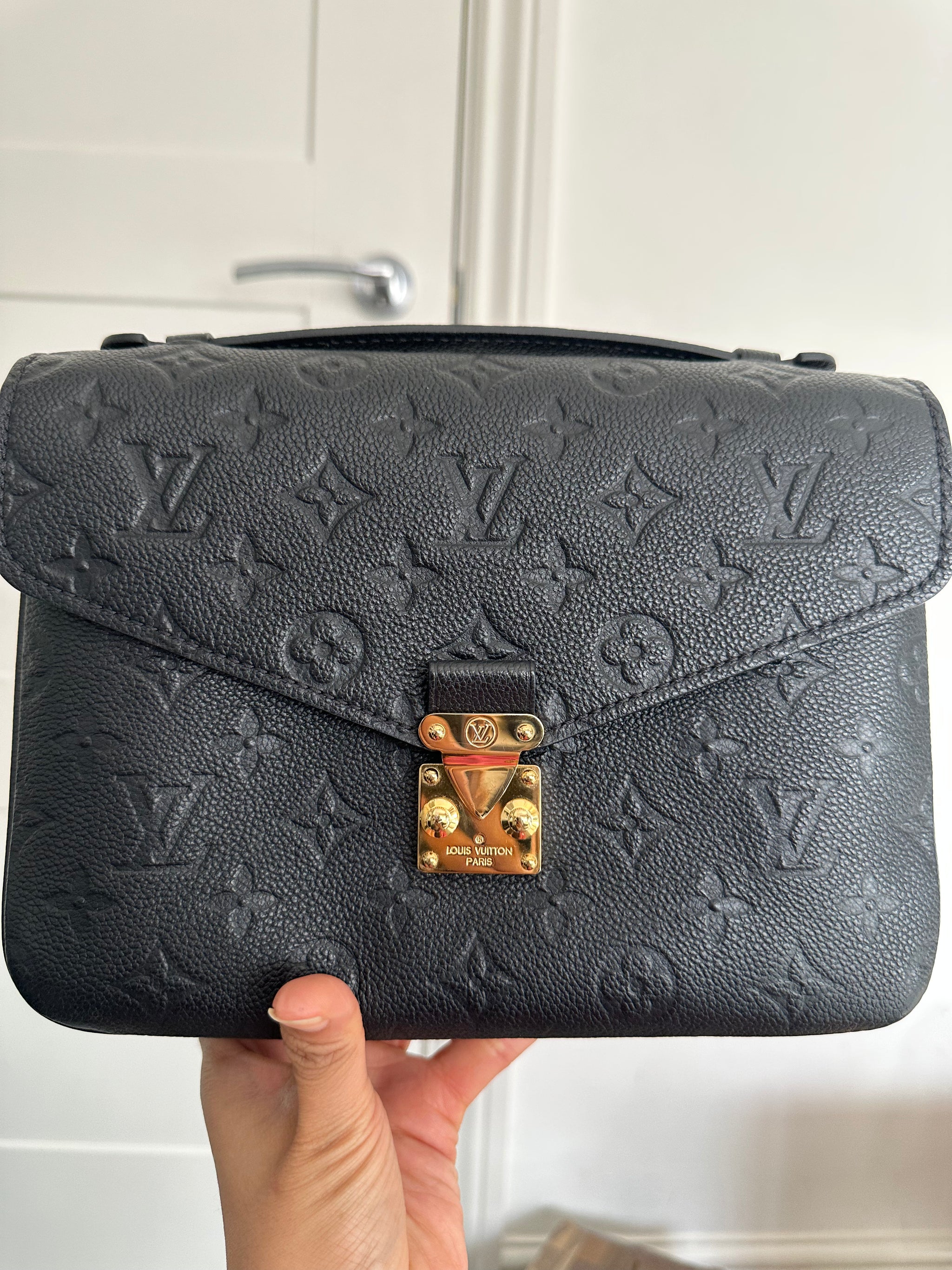 Louis vuitton pochette metis schwarz discount