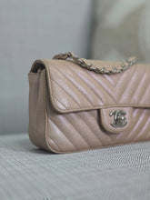 Load image into Gallery viewer, Chanel series 24 17B 2017 Fall/Winter Collection Iridescent Rose Gold Caviar Silver hardware Chevron Mini Rectangular Flap Bag
