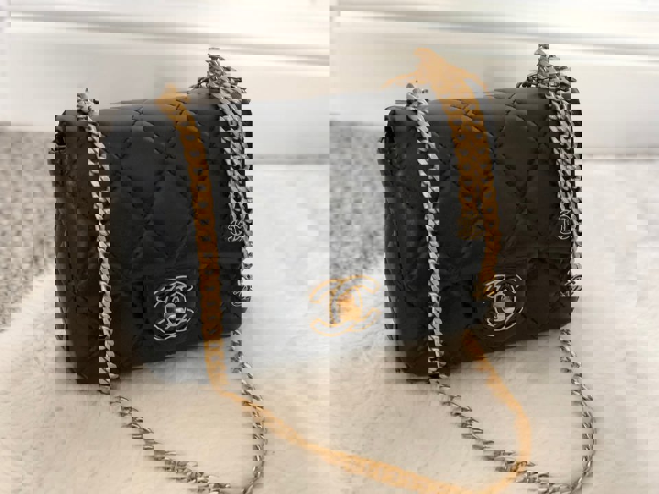 Chanel 22P Black Lambskin GHW Square mini flap bag