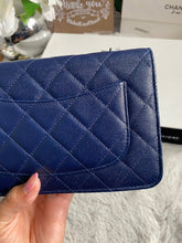Load image into Gallery viewer, Chanel series 24 17B 2017 Fall/Winter Collection Navy Caviar SHW Classic Wallet on chain (WOC)
