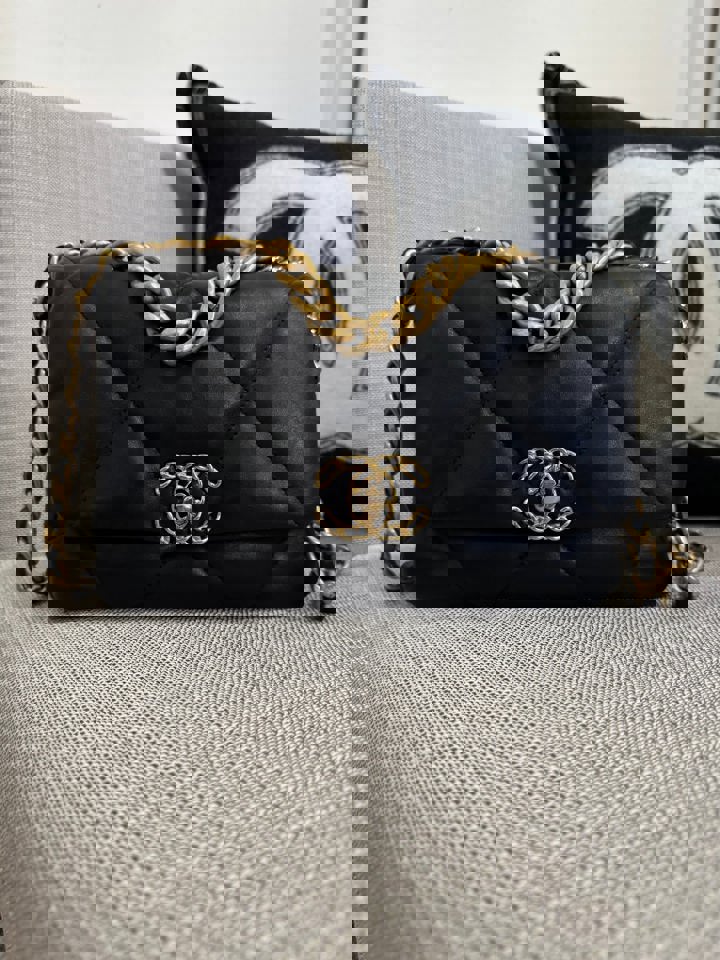 Chanel 19 Flap Bag from series 31 2021 in Black Lambskin Mixed Metal GHW Size Small