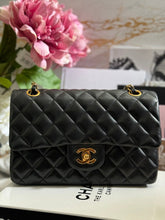 Load image into Gallery viewer, Chanel series 1 (circa 1989-1991) Black Lambskin 24K GHW Small Classic Double Flap Vintage Bag
