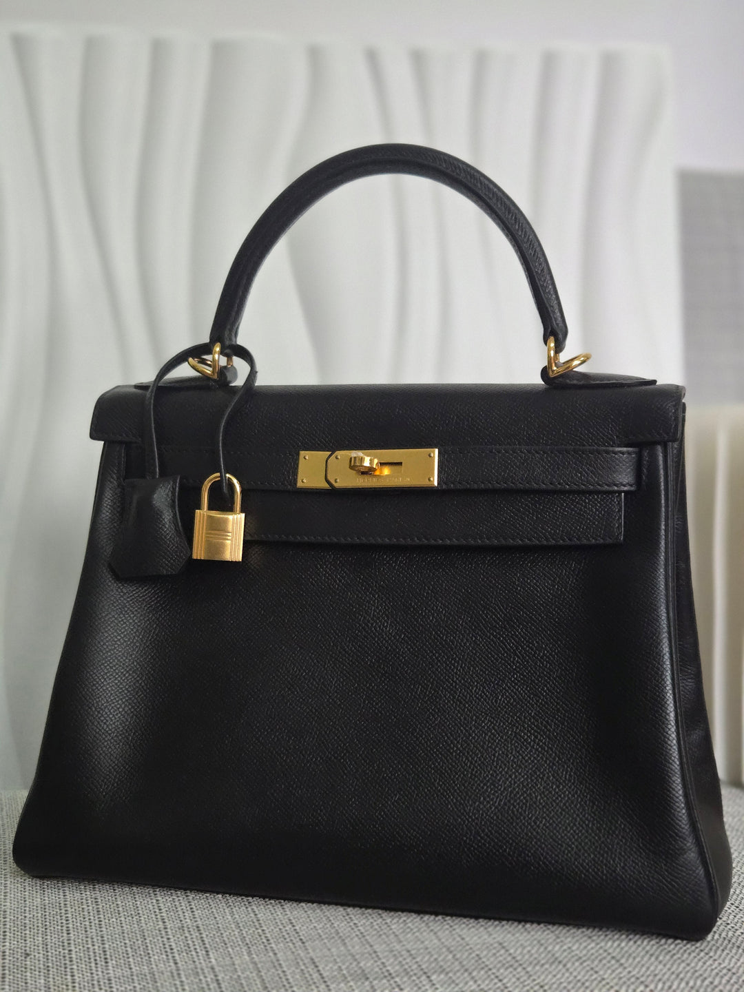 Hermes Noir/Black Epsom Leather GHW Kelly 28 stamp N 2010