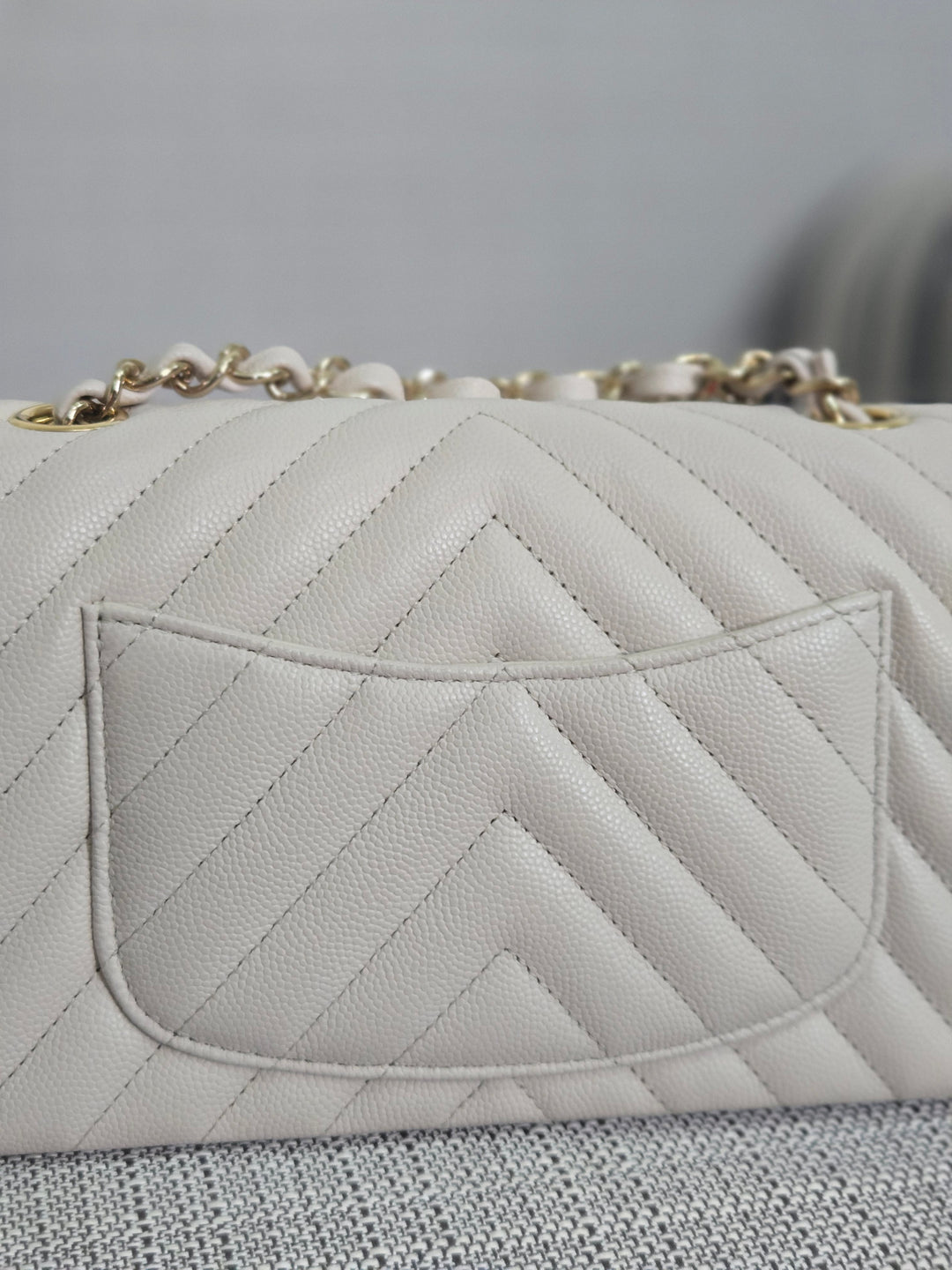 Chanel series 26 18B 2018 Fall/Winter Collection Ivory caviar Chevron Mini Rectangular Flap Bag with Champagne GHW