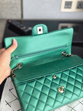 Load image into Gallery viewer, Chanel series 25 2018 18S collection Pearly Emerald Green Caviar LGHW Medium ML timeless Classic double flap bag
