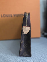 Load image into Gallery viewer, Louis Vuitton LV Toiltry 26 Pouch Monogram Canvas
