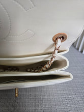 Load image into Gallery viewer, CHANEL 2022 22B Collection White Lambskin Rose Gold Hardware Trendy CC Flap Bag Size Small
