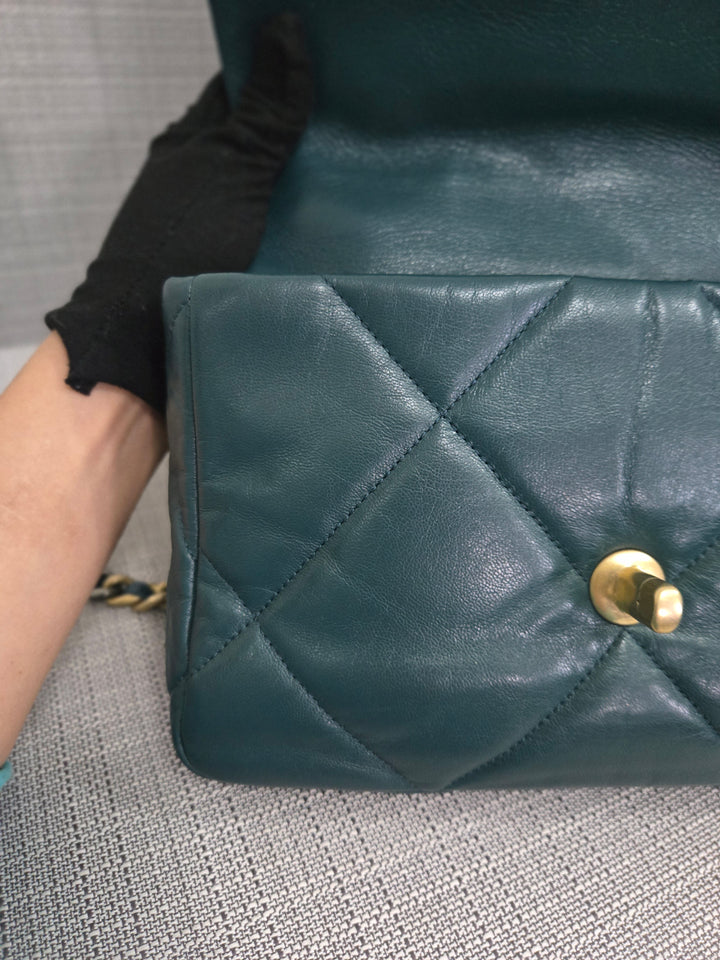 Chanel 19 size Small 26 cms series  Fall/Winter Collection Dark Green/Teal Goatskin Mixed hardware flap bag