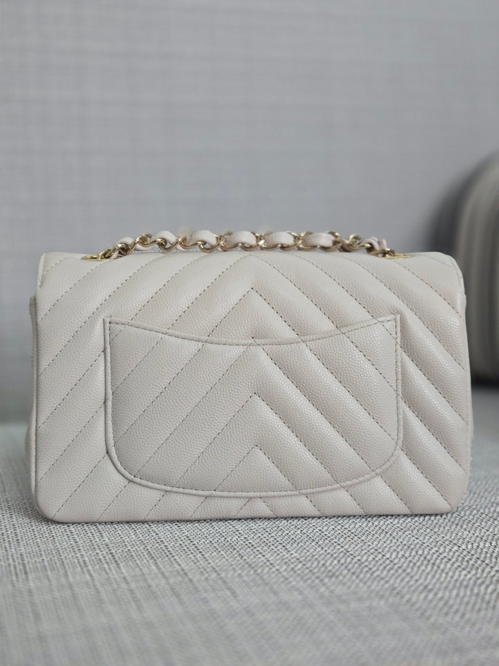 Chanel series 26 18B 2018 Fall/Winter Collection Ivory caviar Chevron Mini Rectangular Flap Bag with Champagne GHW