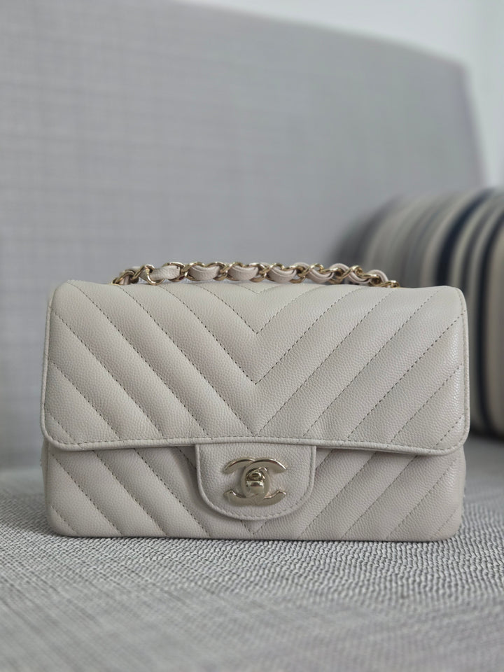 Chanel series 26 18B 2018 Fall/Winter Collection Ivory caviar Chevron Mini Rectangular Flap Bag with Champagne GHW