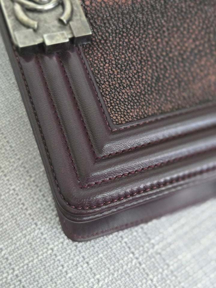 Chanel series 21 2015 Burgundy Lambskin Stingray Le Boy Flap Bag with RHW size Small