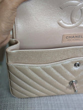 Load image into Gallery viewer, CHANEL 17B 2017 Rose Gold Caviar Chevron Medium Classic Double Flap Bag SHW
