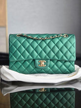 Load image into Gallery viewer, Chanel series 25 2018 18S collection Pearly Emerald Green Caviar LGHW Medium ML timeless Classic double flap bag
