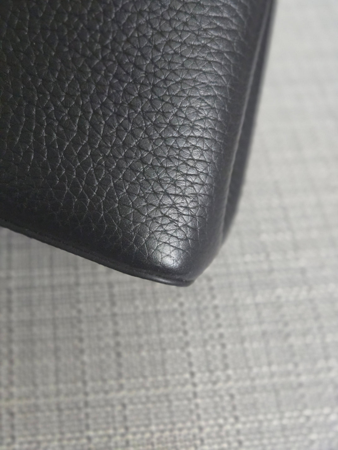 LOUIS VUITTON LV Capucines Mini Flower Crown Line in Black Taurillon Leather with detachable strap 2023