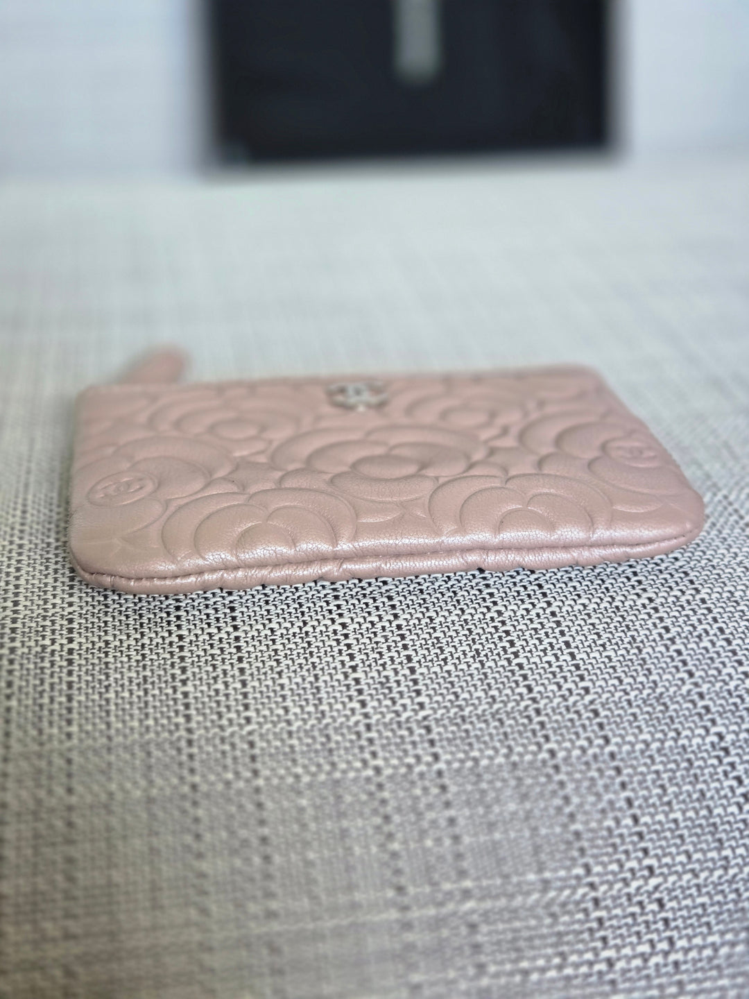 Chanel series 26 2018 18B Iridescent Mauve Pink Camellia SHW Mini O Case
