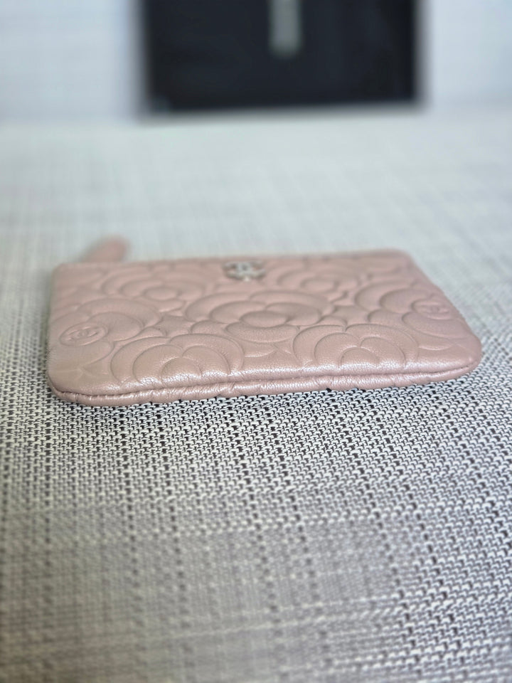 Chanel series 26 2018 18B Iridescent Mauve Pink Camellia SHW Mini O Case