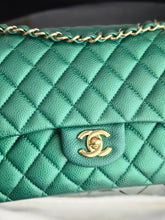 Load image into Gallery viewer, Chanel series 25 2018 18S collection Pearly Emerald Green Caviar LGHW Medium ML timeless Classic double flap bag
