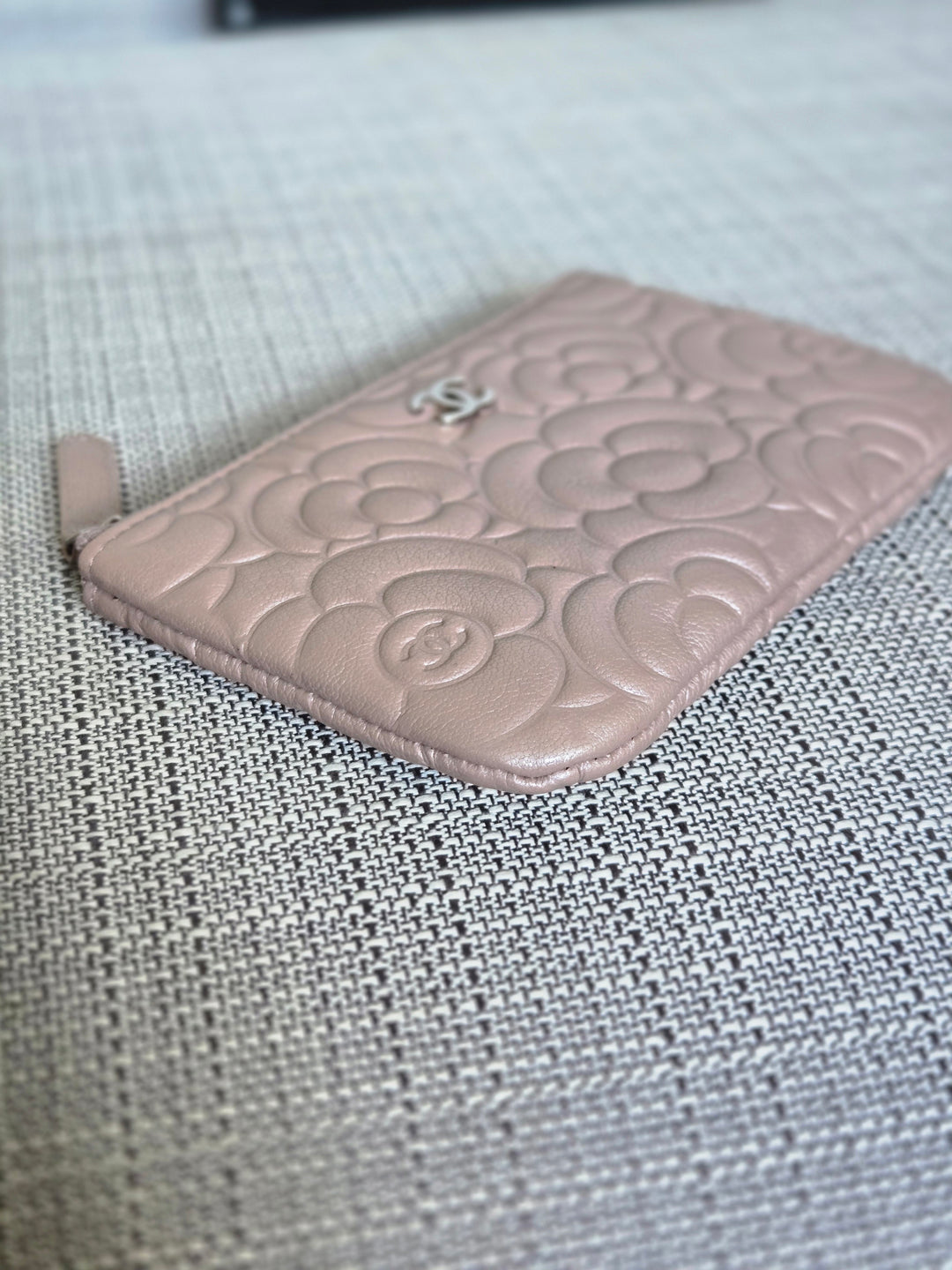 Chanel series 26 2018 18B Iridescent Mauve Pink Camellia SHW Mini O Case