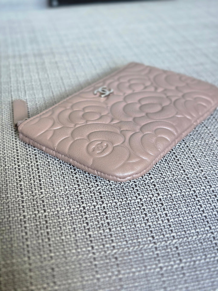 Chanel series 26 2018 18B Iridescent Mauve Pink Camellia SHW Mini O Case