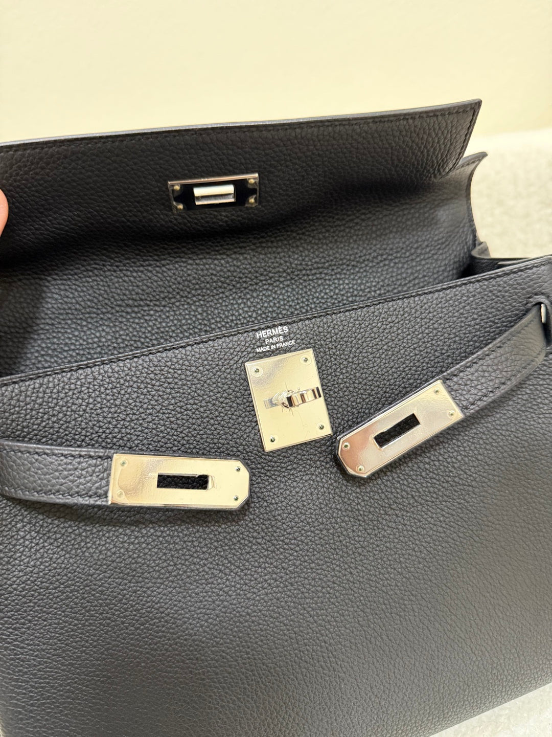 Hermes Kelly 28 Black Noir Retourne Togo Leather PHW Stamp R 2014