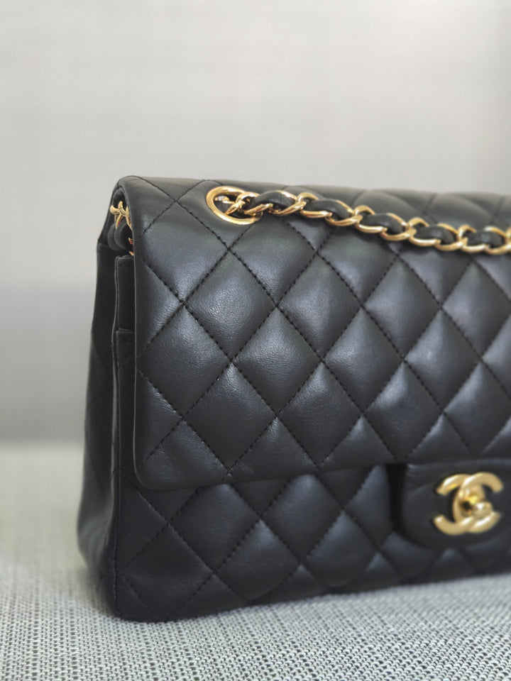 Chanel series 16 2012 Black Lambskin Medium ML Timeless Classic Double Flap Bag with GHW