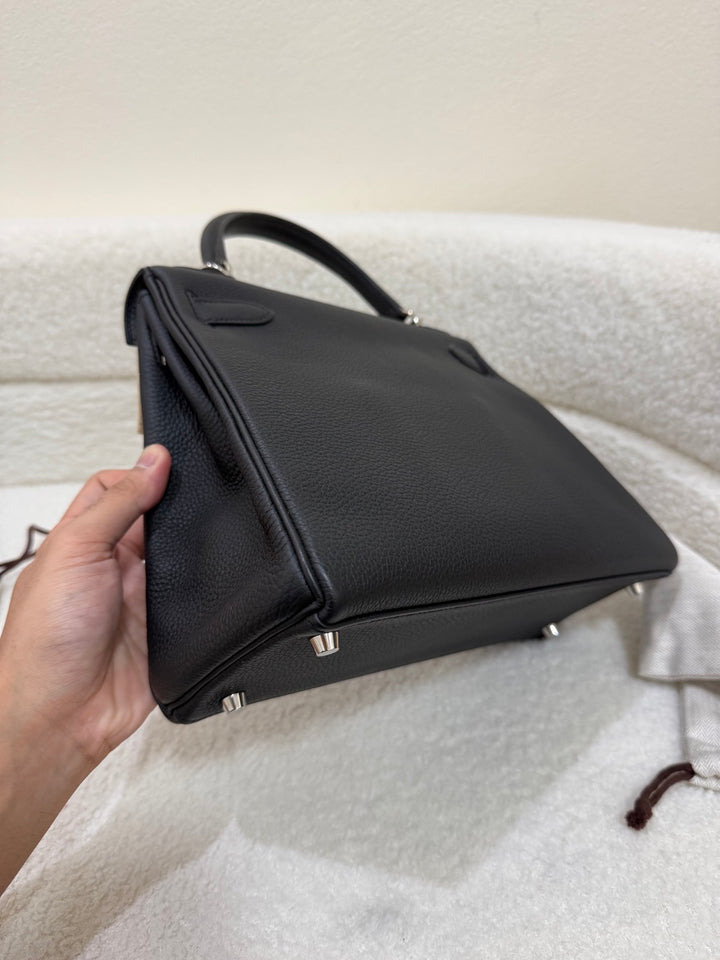 Hermes Kelly 28 Black Noir Retourne Togo Leather PHW Stamp R 2014