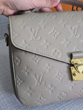 Load image into Gallery viewer, Louis Vuitton LV Pochette Metis Turtledove/Dune Emprinted Leather
