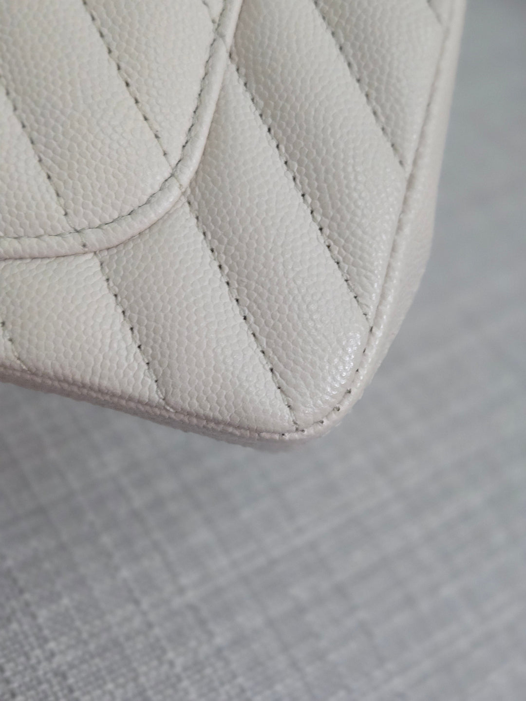 Chanel series 26 18B 2018 Fall/Winter Collection Ivory caviar Chevron Mini Rectangular Flap Bag with Champagne GHW
