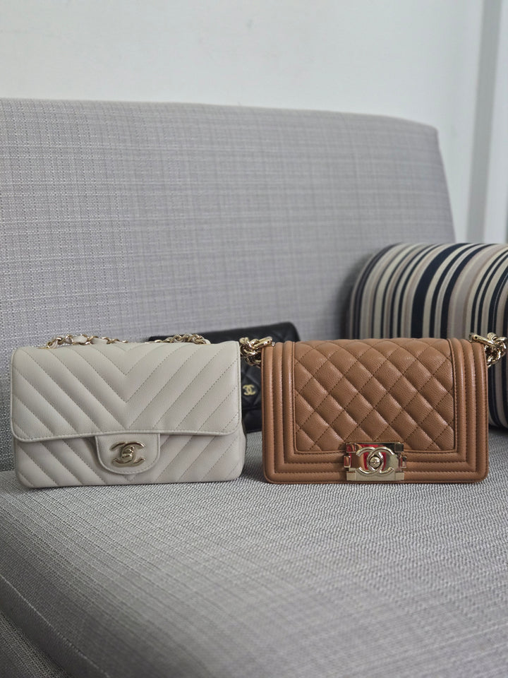 Chanel series 26 18B 2018 Fall/Winter Collection Ivory caviar Chevron Mini Rectangular Flap Bag with Champagne GHW