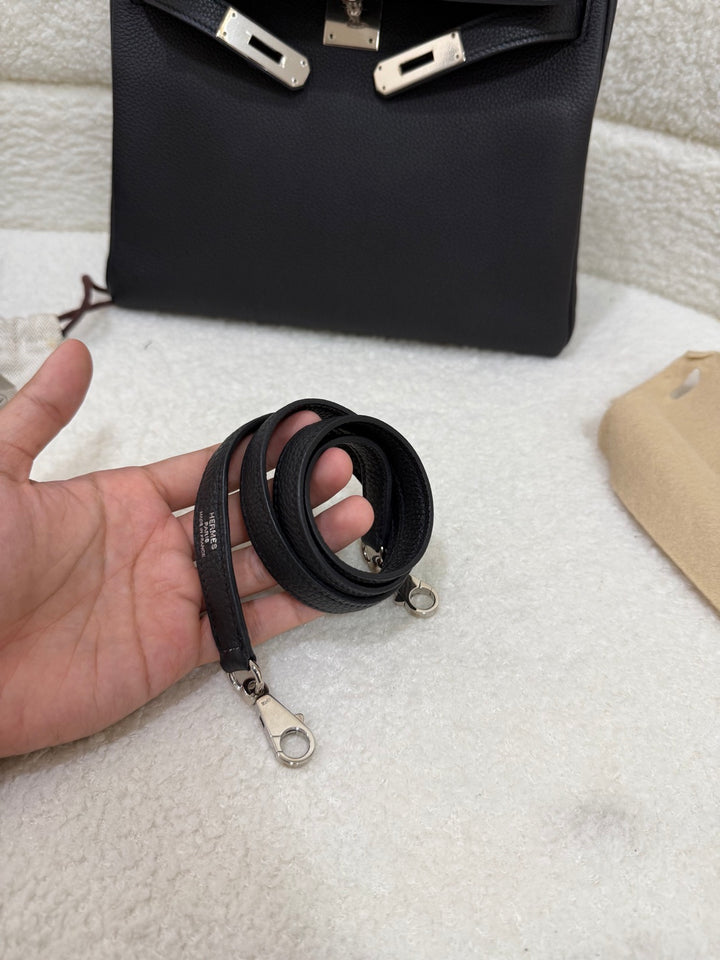Hermes Kelly 28 Black Noir Retourne Togo Leather PHW Stamp R 2014