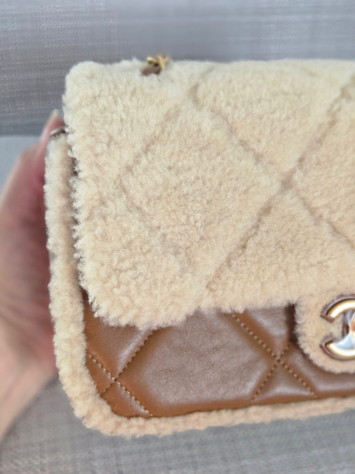 Chanel 24K 2024 Fall/Winter Collection Beige Brown Teddy Shearling MEDIUM flap Bag with Aged GHW