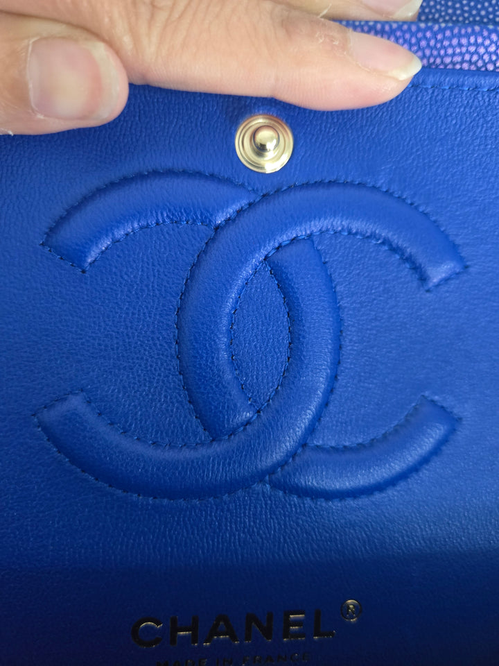 Chanel series 31 Iridescent Cobalt Blue Caviar Medium ML Timeless Classic Double Flap Bag with Champagne GHW
