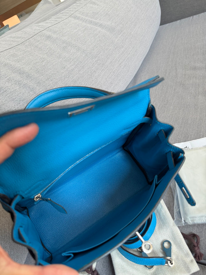 HERMÈS Kelly 25 Bleu Zanzibar B3 Togo Leather PHW stamp A 2018