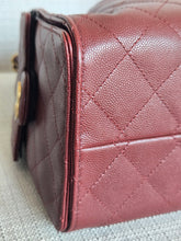 Load image into Gallery viewer, CHANEL 25 Size SMALL 25A 2025 Metiers d&#39;art Collection BURGUNDY caviar aged GHW Hobo Bag

