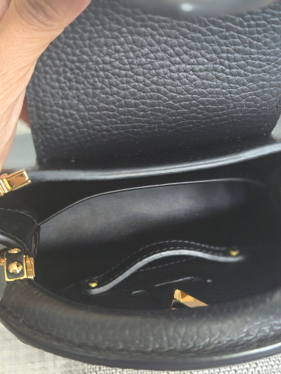 LOUIS VUITTON LV Capucines Mini Flower Crown Line in Black Taurillon Leather with detachable strap 2023