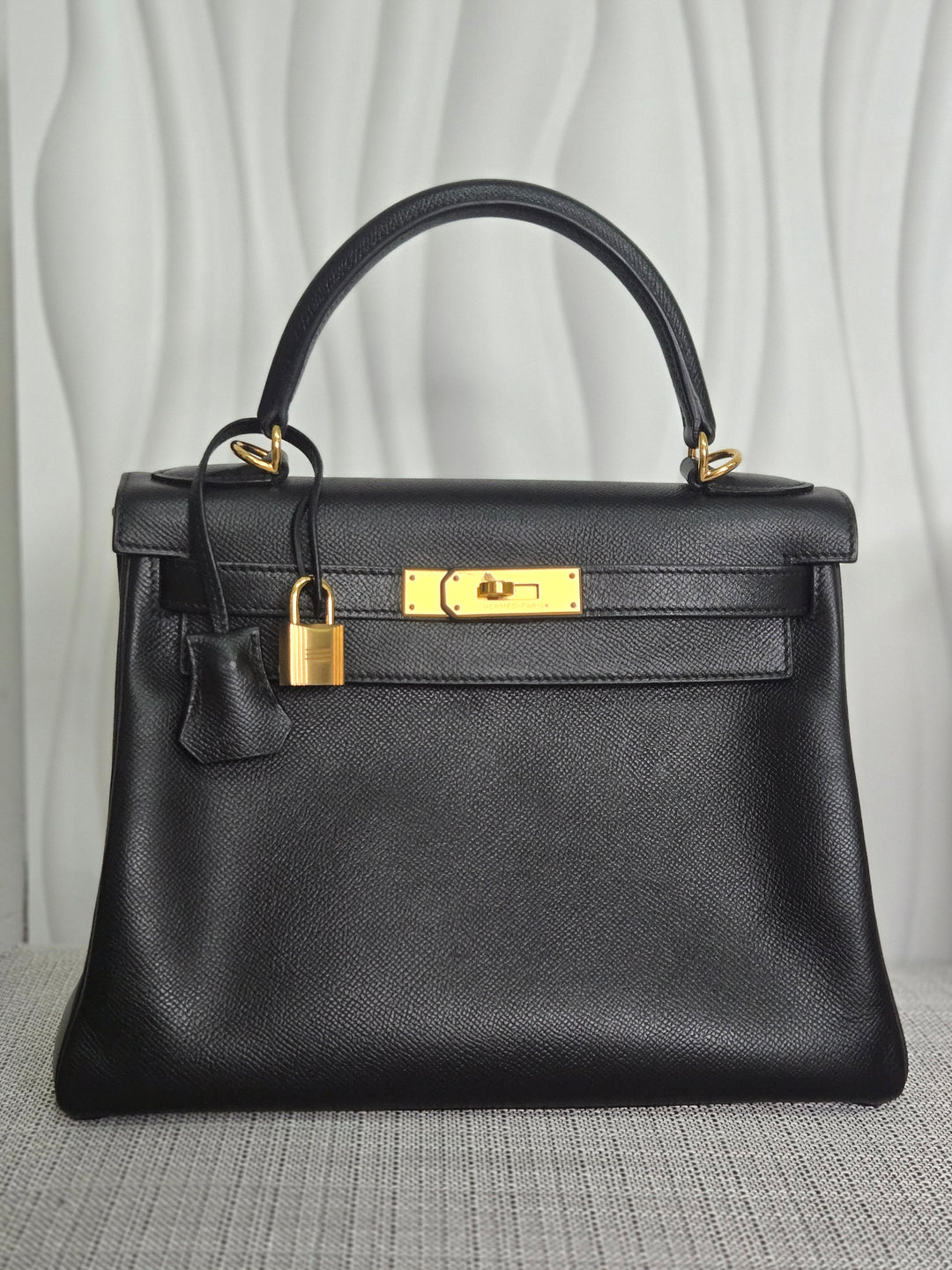 Hermes Noir/Black Epsom Leather GHW Kelly 28 stamp N 2010