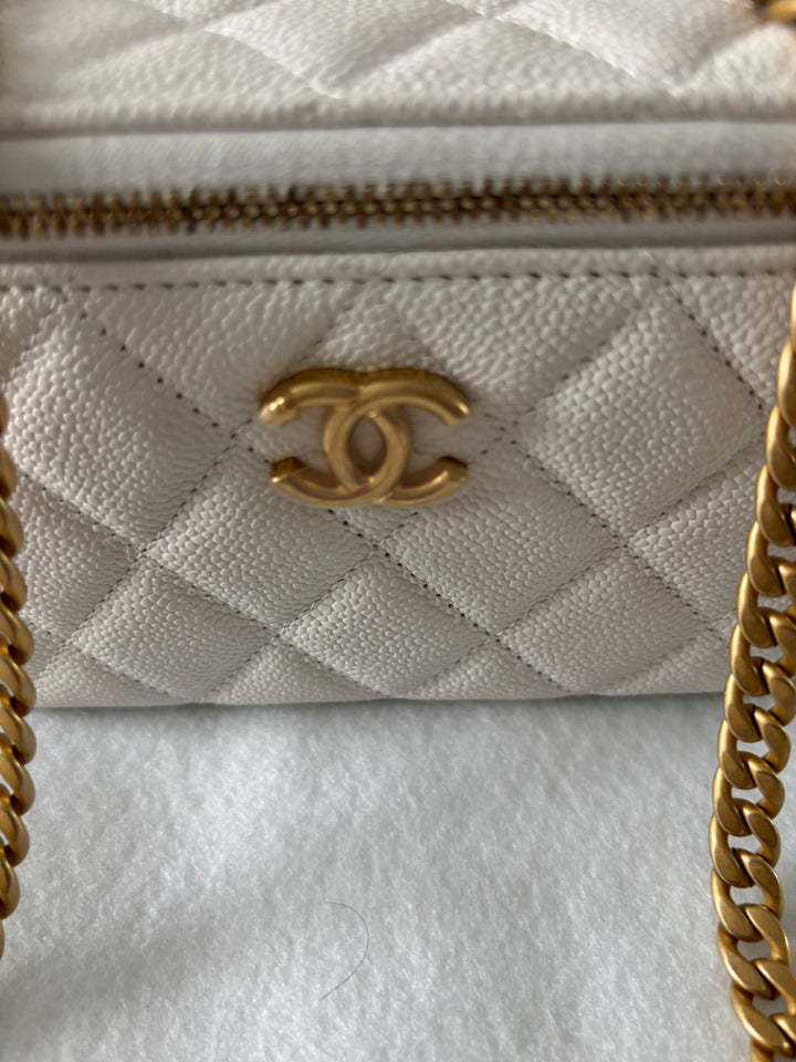 CHANEL 2023 23P Collection White Caviar Sweetheart Adjustable chain Small vanity Case with Aged GHW