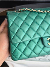 Load image into Gallery viewer, Chanel series 25 2018 18S collection Pearly Emerald Green Caviar LGHW Medium ML timeless Classic double flap bag
